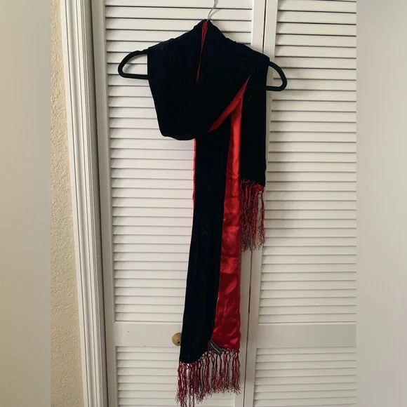 Valerie Stevens Black Velvet Red Silk Shawl/Wrap - Picture 2 of 8